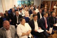 Wojewoda wr�czy�a promesy dla samorz�d�w. - 3